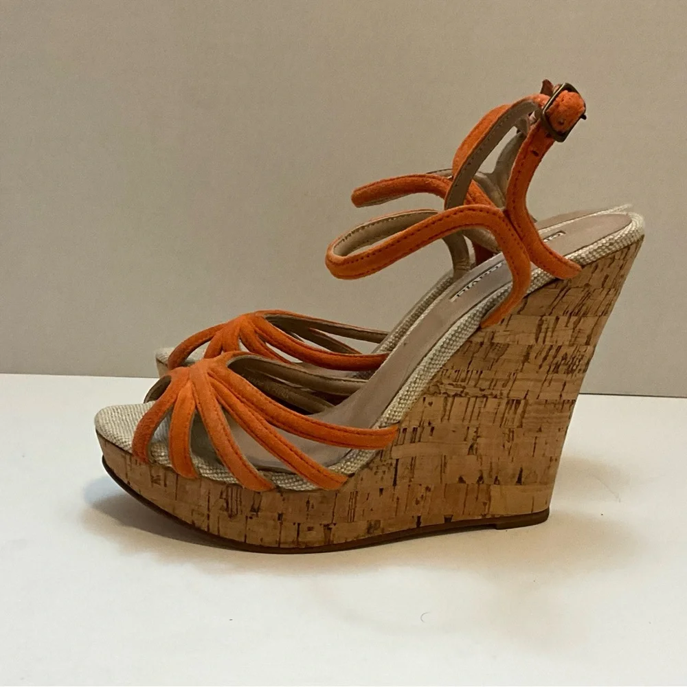 Charles David Orange Wedges 8 - Picture 3 of 13